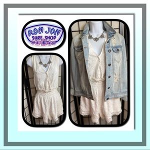 Wayyy CUTE Ron Jon Ecru Eyelet Romper SZ M